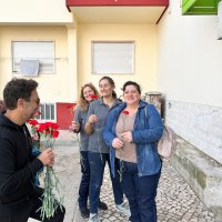 Entrega de cravos nas Instituições e Comércio Local